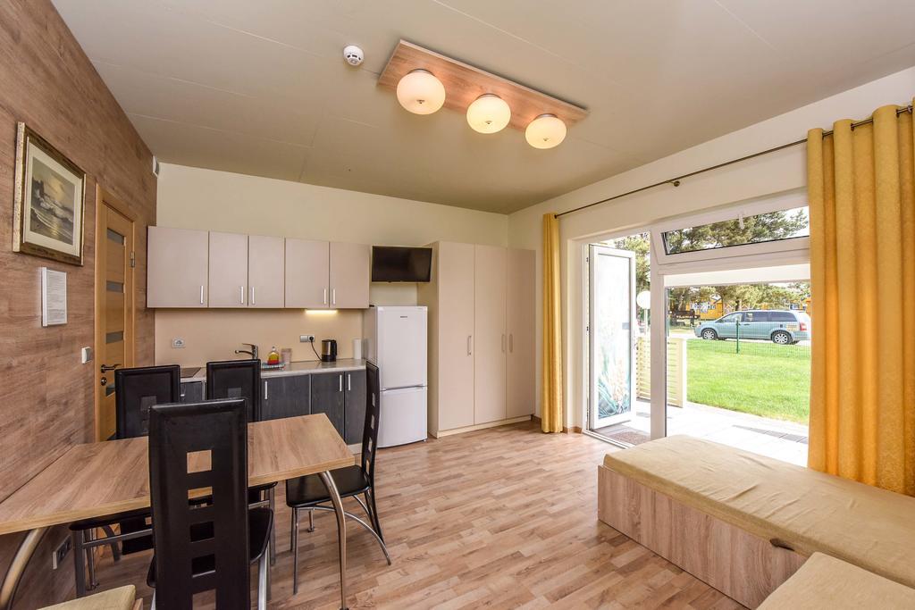 Apartamentai Trys Pusys Šventoji Esterno foto