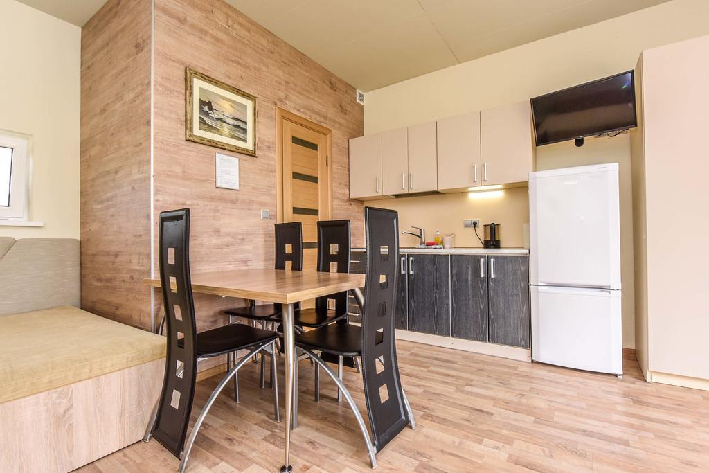Apartamentai Trys Pusys Šventoji Esterno foto