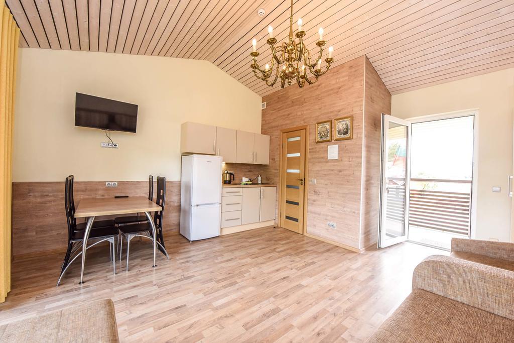 Apartamentai Trys Pusys Šventoji Esterno foto