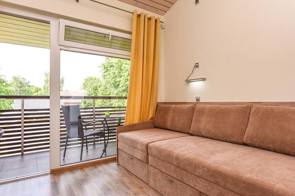 Apartamentai Trys Pusys Šventoji Esterno foto