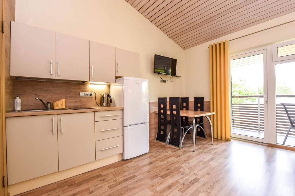 Apartamentai Trys Pusys Šventoji Esterno foto